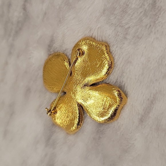 Crown Trifari Dogwood Flower Goltone Brooch - Picture 4 of 5